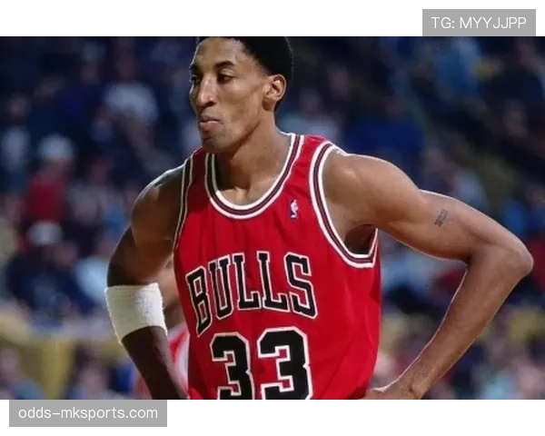 NBA翻腕违例判定细节解读：如何识别与避免这个常见争议动作？