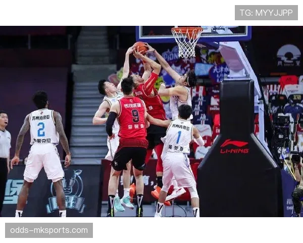 篮球干扰球违例国际规则与中国CBA有何不同？